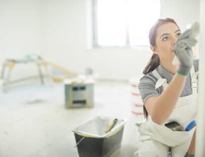 female decorating apprentice